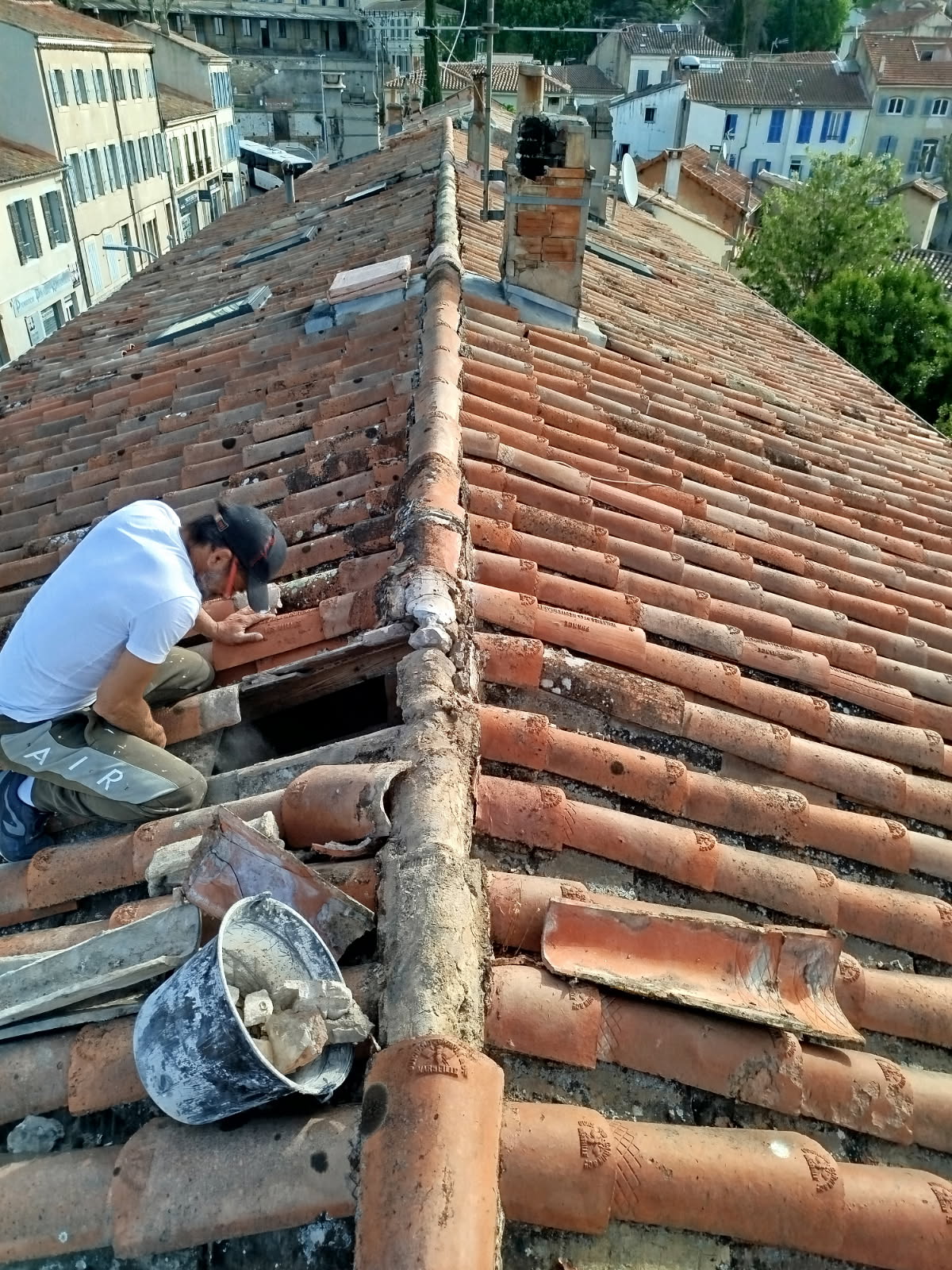 md-renovation13-renovation-salon-provence-changement-tuiles-fuite md-renovation13-renovation-salon-provence-changement-tuiles-fuite