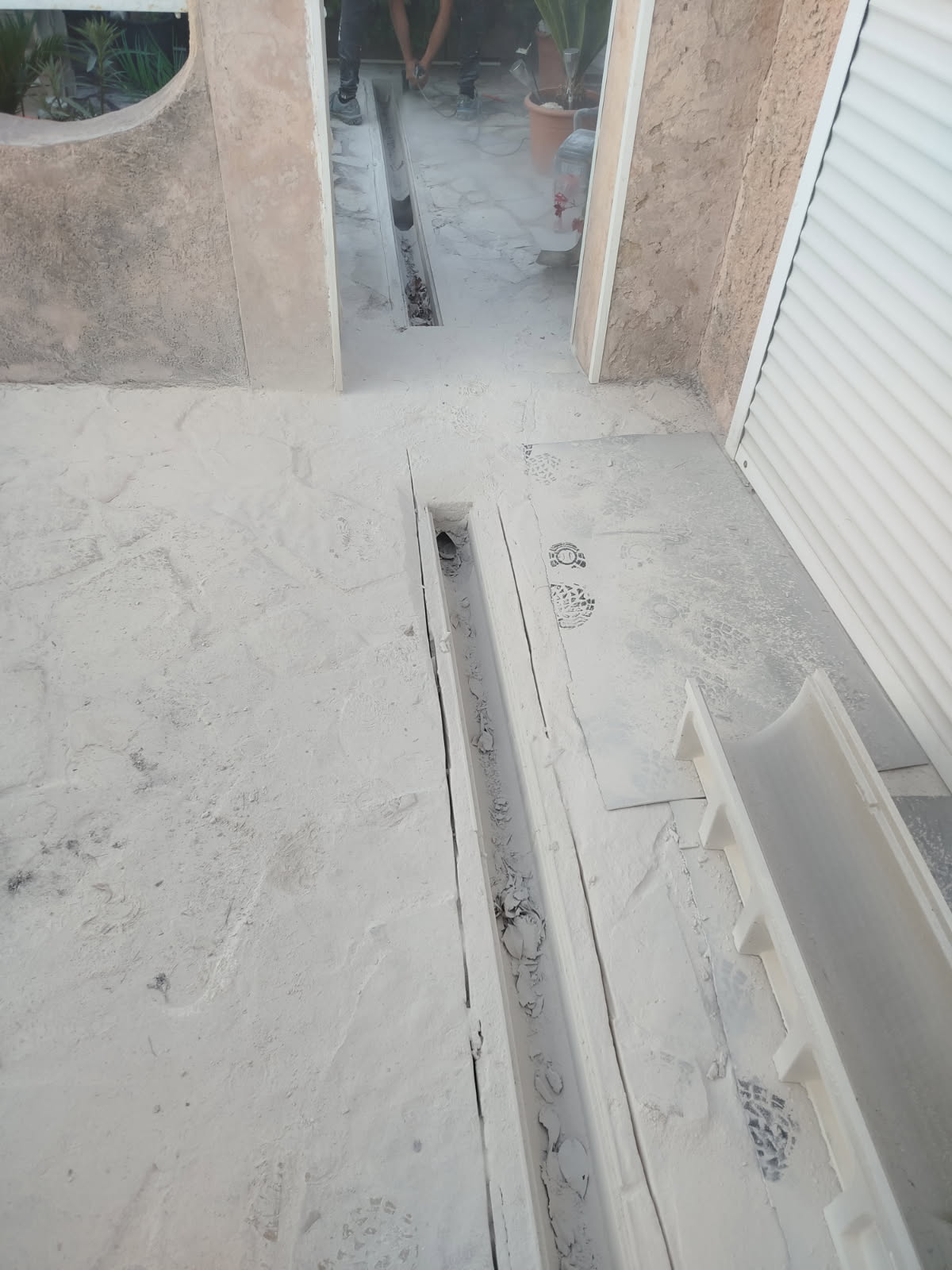 md-renovation-13-pose-caniveaux (1)